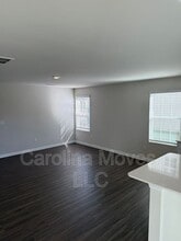 825 Powder Br Dr in Reidville, SC - Foto de edificio - Building Photo