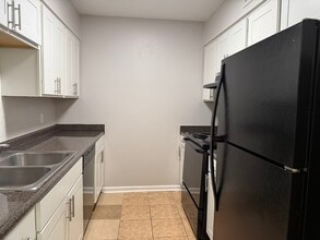 11271 Florida Blvd in Baton Rouge, LA - Building Photo - Building Photo