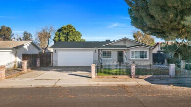 16012 Julie Ln in Lathrop, CA - Building Photo - Building Photo
