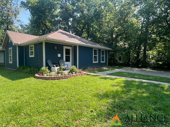 530 Bluemont Ave in Manhattan, KS - Building Photo - Building Photo