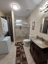 709 Vale View Dr in Vista, CA - Foto de edificio - Building Photo