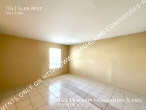 7042 Glen Mist in San Antonio, TX - Building Photo - Building Photo