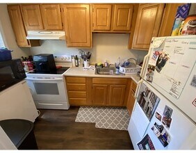 928 Massachusetts Ave-Unit -5 in Arlington, MA - Foto de edificio - Building Photo