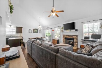 974 Harding Dr in Clarksville, TN - Building Photo - Building Photo
