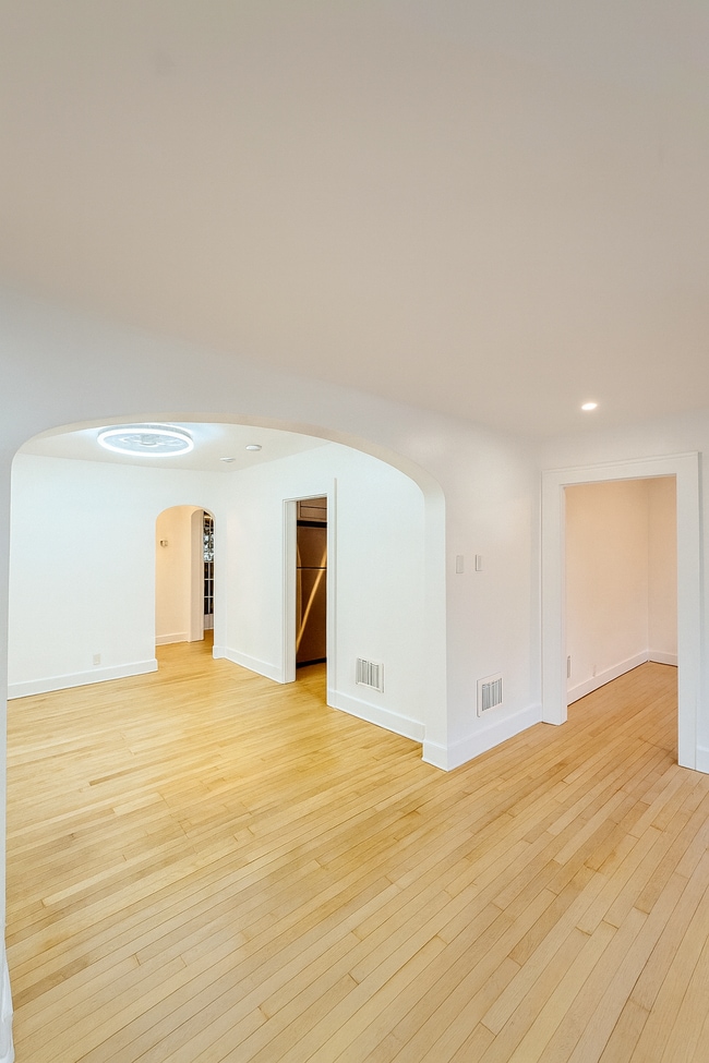 535 S Clay St, Unit Apt # 2 in Green Bay, WI - Foto de edificio - Building Photo