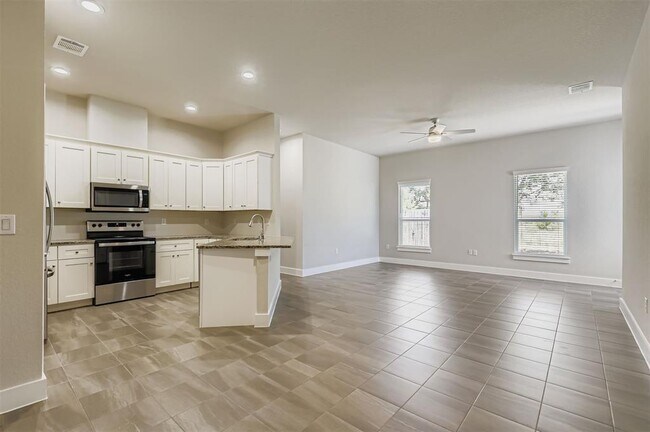 2500 American Dr in Lago Vista, TX - Foto de edificio - Building Photo