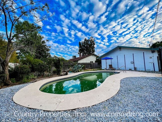 3320 Panorama Dr in Redding, CA - Building Photo - Building Photo