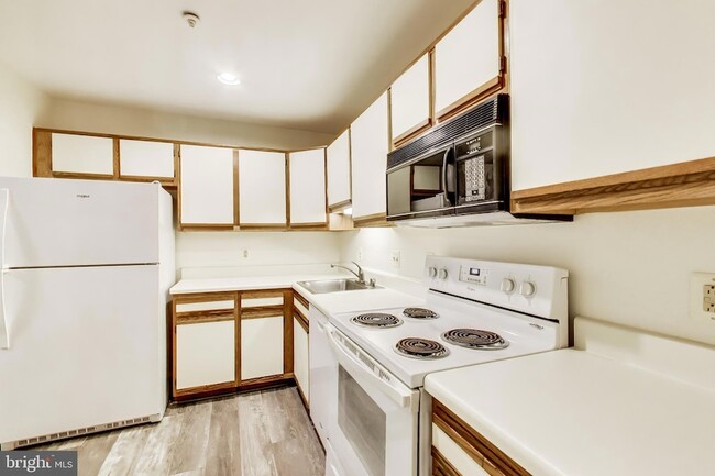 18401 Guildberry Dr, Unit 104 in Gaithersburg, MD - Foto de edificio - Building Photo