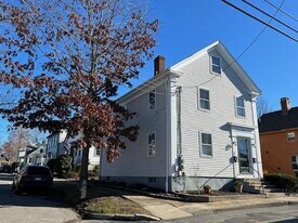 11 Milk St in Bristol, RI - Building Photo
