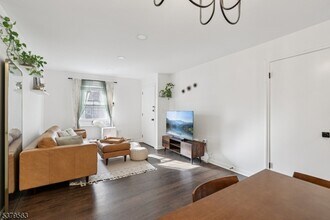 206 Main St in Millburn, NJ - Building Photo - Building Photo