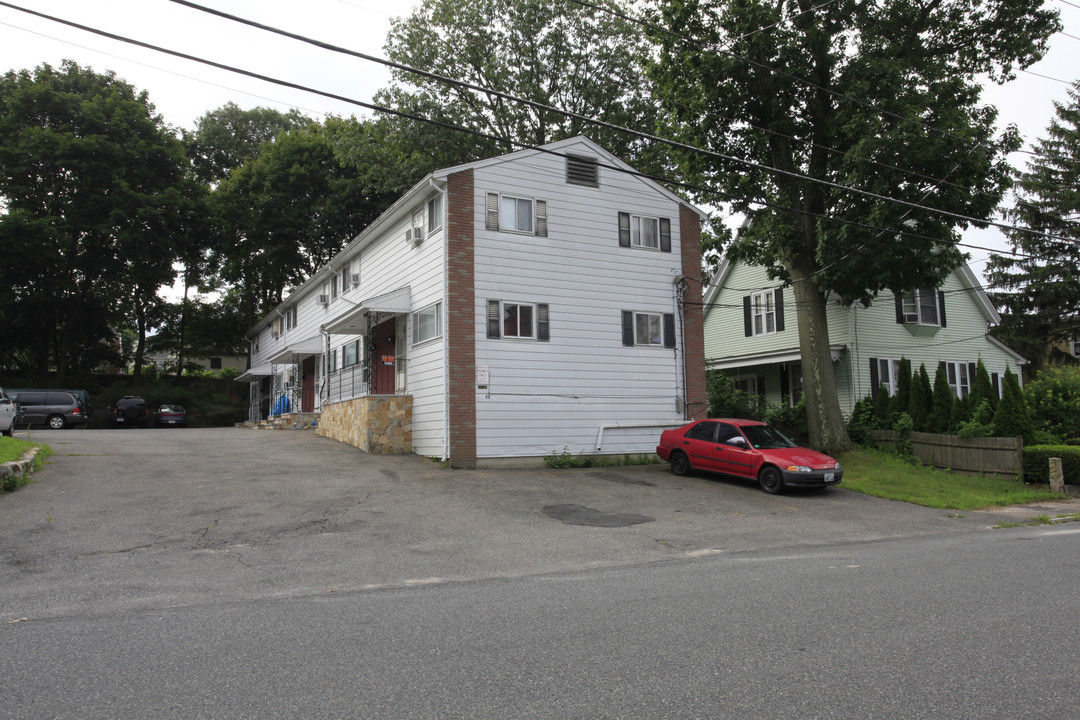 50 Grove St in Milford, MA - Foto de edificio