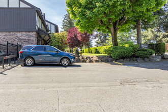 Wedgewood Manor in Seatac, WA - Building Photo - Building Photo