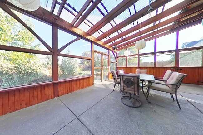 1897 NW Laura Vis Dr in Albany, OR - Building Photo - Building Photo