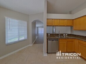 11749 Lynmoor Dr in Riverview, FL - Building Photo - Building Photo