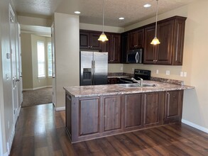 234 1280 W in Provo, UT - Foto de edificio - Building Photo