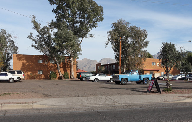 PRINCE PLAZA in Tucson, AZ - Building Photo - Building Photo