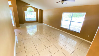 3156 Verbena Dr in Deltona, FL - Building Photo - Building Photo