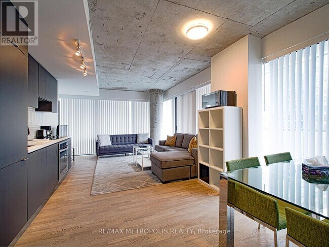 60 Colborne St in Toronto, ON - Building Photo - Building Photo