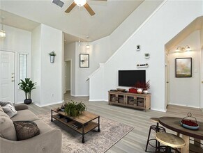 1117 Rawhide Trail in Cedar Park, TX - Foto de edificio - Building Photo