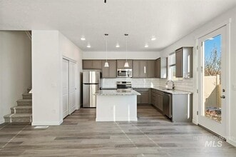 352 N Tessa Ln in Meridian, ID - Building Photo - Building Photo