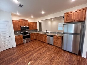 101 Countryside Wy, Unit 211 in Pocola, OK - Foto de edificio - Building Photo