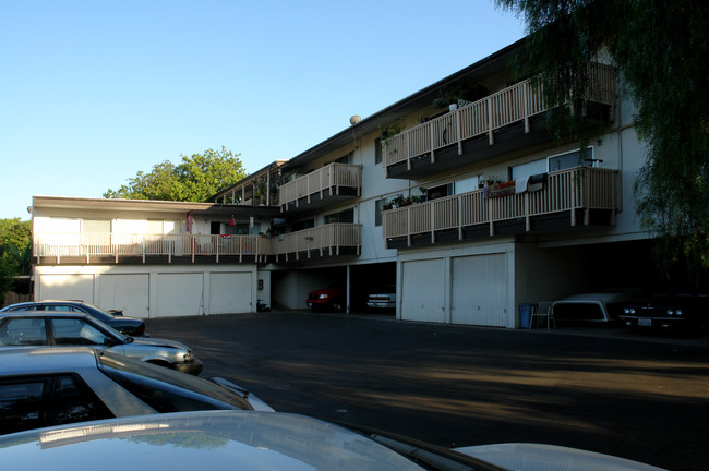 Riviera View Apartments in Santa Barbara, CA - Building Photo - Building Photo