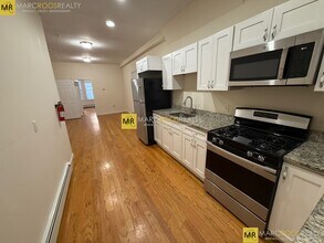 16 Chelsea St, Unit Chelsea St in Boston, MA - Building Photo - Building Photo