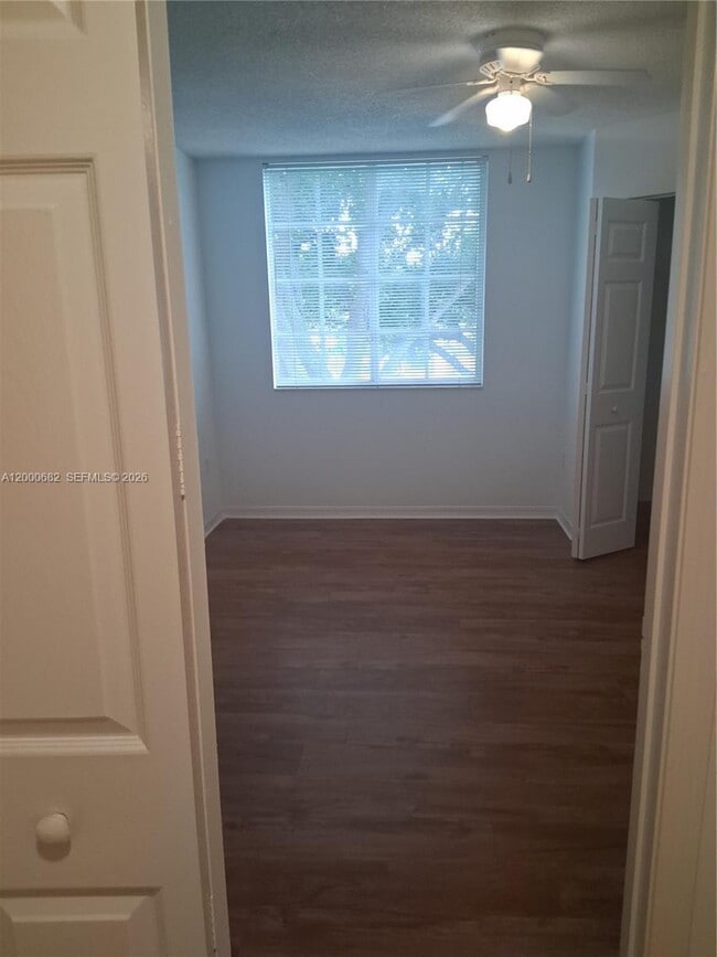 620 SW 111th Ave in Pembroke Pines, FL - Building Photo - Building Photo