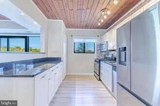 53 Skyhill Rd-Unit -303 in Alexandria, VA - Building Photo - Building Photo