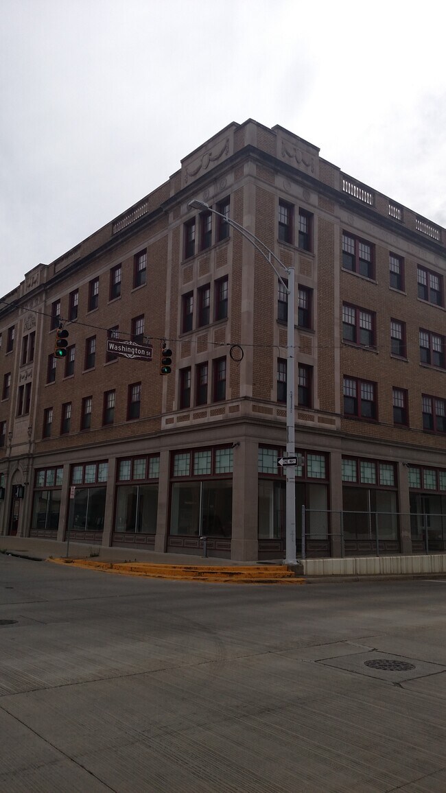Washington Square in Steubenville, OH - Foto de edificio - Building Photo