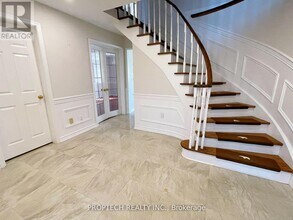 30 Coates Crescent in Richmond Hill, ON - Building Photo - Building Photo
