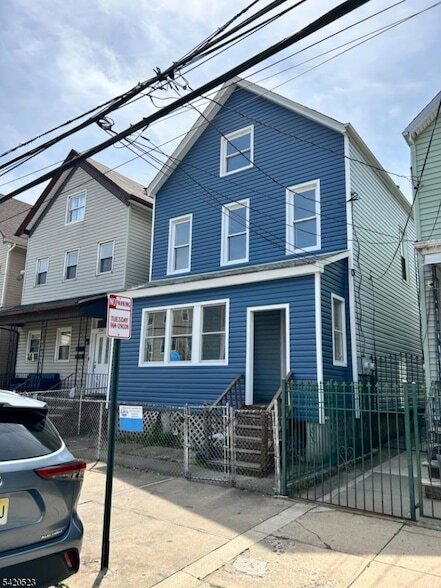 property at 222 Inslee Pl