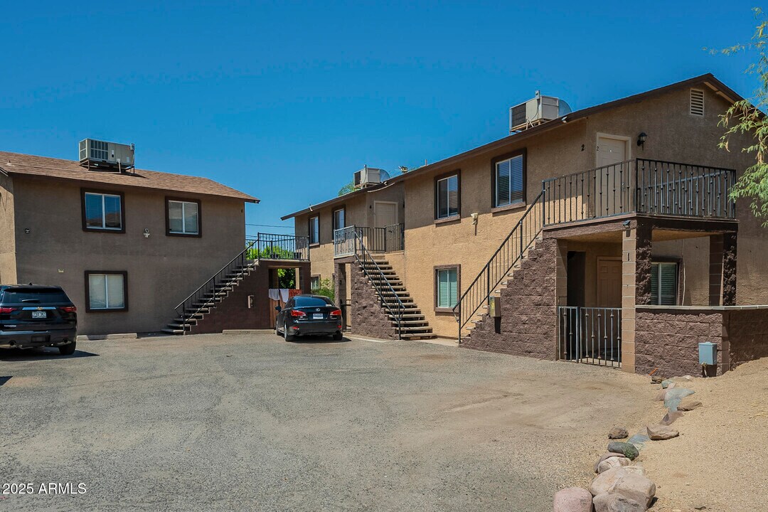 1551 E Christy Dr in Phoenix, AZ - Foto de edificio