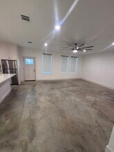 12204 Hairston Cir, Unit A in Willis, TX - Foto de edificio - Building Photo