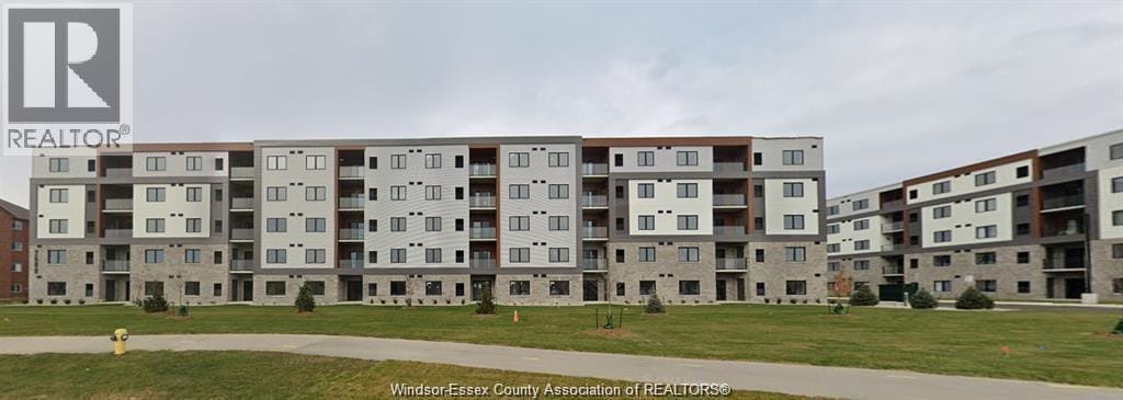 2600 Sandwich W Pkwy in Lasalle, ON - Building Photo