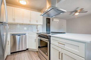 Shenandoah Apartments in South Salt Lake, UT - Building Photo