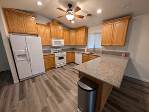 3240 10th St in Clearlake, CA - Building Photo - Building Photo