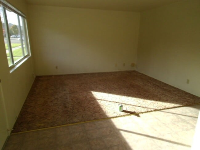 119-119 W Locust Ave in Lompoc, CA - Building Photo - Building Photo