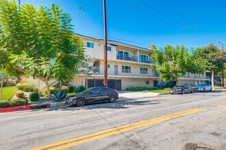 501 Marlborough Ave in Inglewood, CA - Building Photo - Building Photo