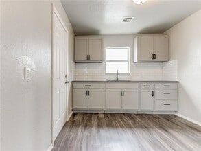 1716 SW 18th St in Oklahoma City, OK - Building Photo - Building Photo