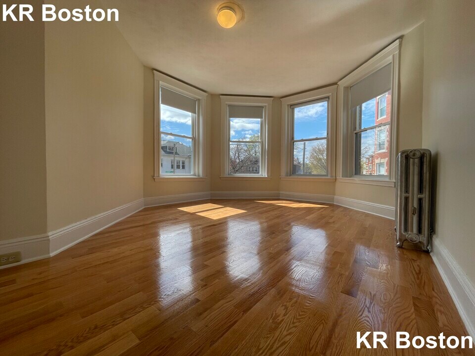 39 Mount Hood Rd in Boston, MA - Building Photo