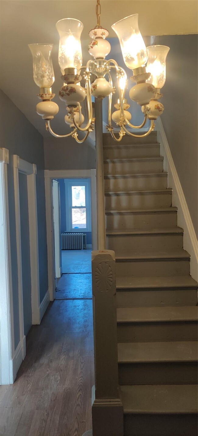 37 Carpenter Ave in Newburgh, NY - Building Photo - Building Photo
