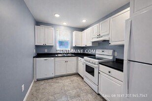 126 Western Ave in Waterville, ME - Building Photo