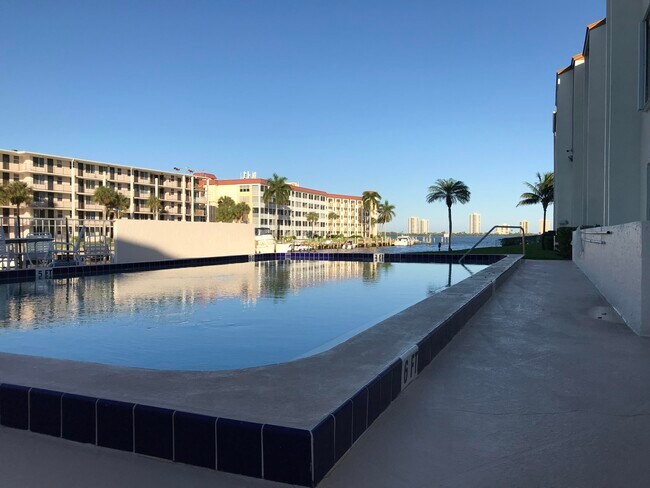 125 Shore Ct-Unit -206b in North Palm Beach, FL - Building Photo - Building Photo