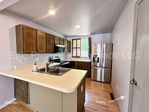 3955 S Flanders Way in Aurora, CO - Building Photo - Building Photo