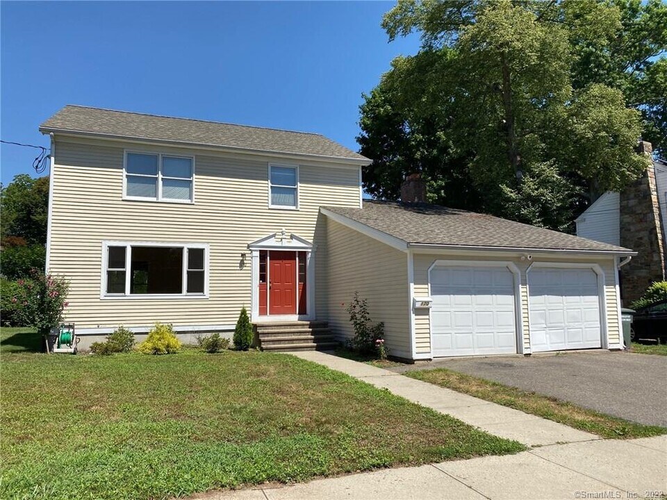 170 Astoria Ave in Bridgeport, CT - Building Photo