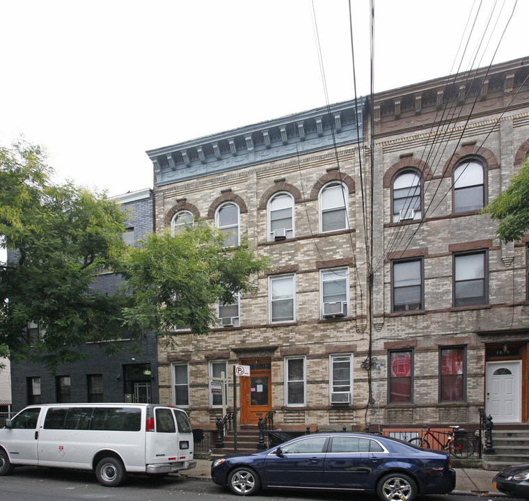 18-72 Menahan St in Ridgewood, NY - Building Photo