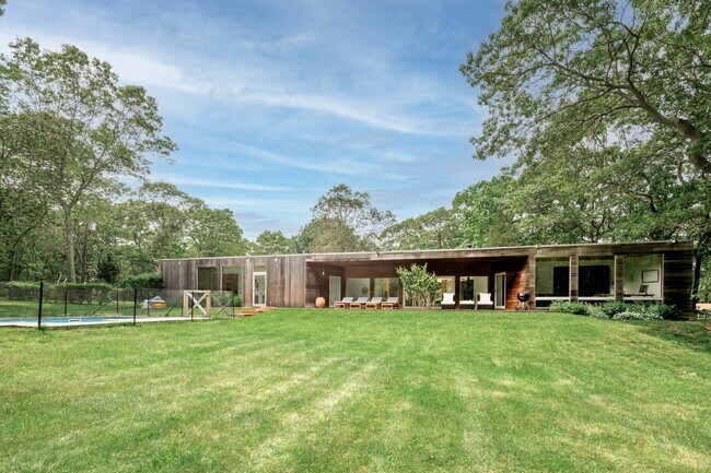 54 Copeces Ln in East Hampton, NY - Building Photo - Building Photo