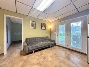 574 Ardmore Dr in Ferndale, MI - Building Photo - Building Photo