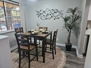 Castle Hill Apartments in Sherman, TX - Foto de edificio - Building Photo